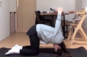 オンラインレッスンの様子（呼吸に合わせたやさしいアーサナ誘導）