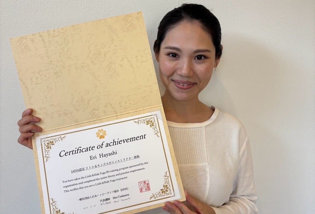 担当講師Akemi先生メッセージ｜リトル＆キッズヨガ卒業（Eriさん）
