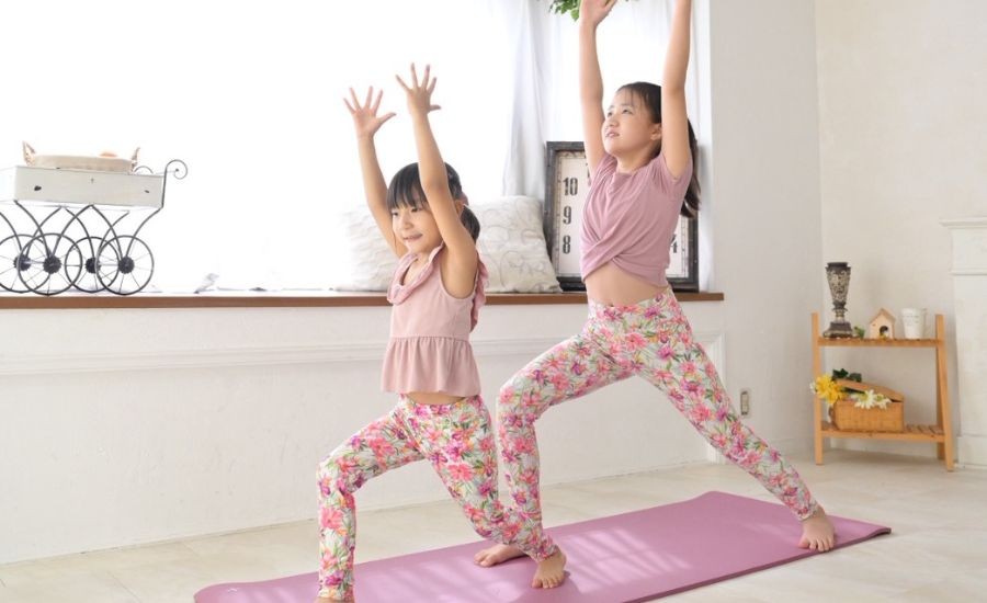 キッズヨガのポーズ