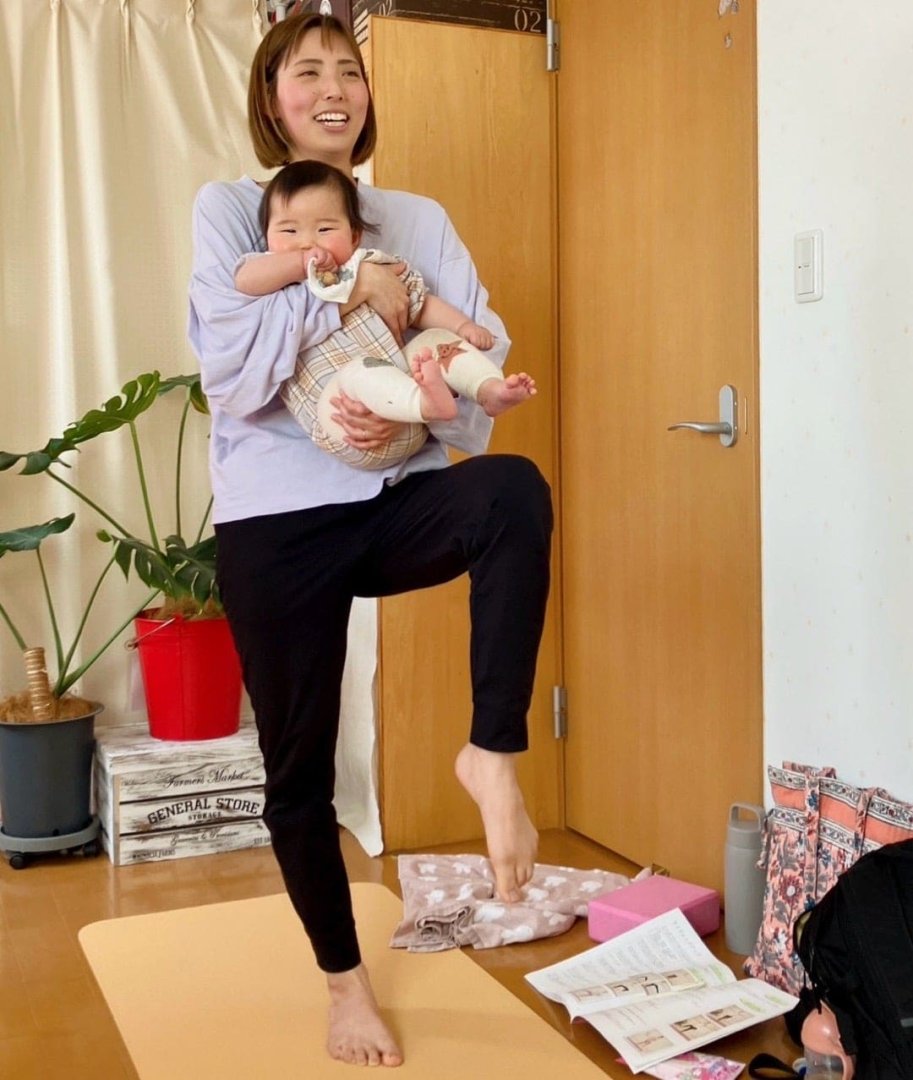 お子さまと一緒にベビママピラティスを学ぶ講座風景