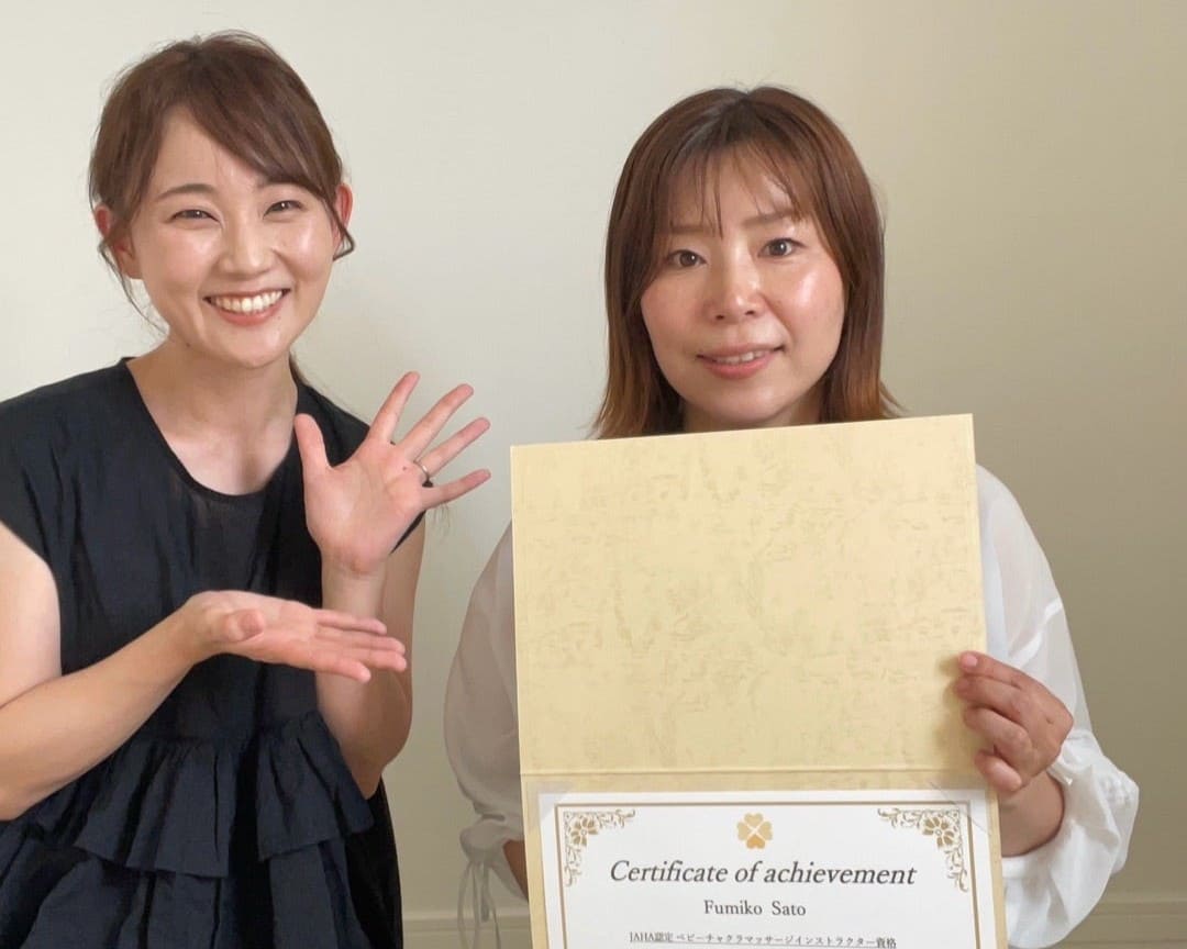 10か月のお子様と一緒にベビーチャクラマッサージを学ぶfumikoさん